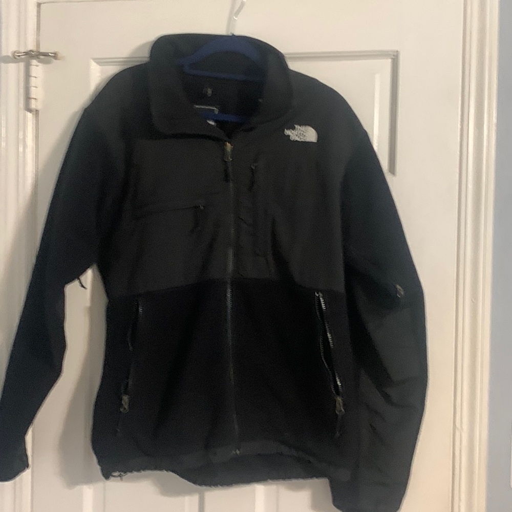 Mens medium black North Face jacket.